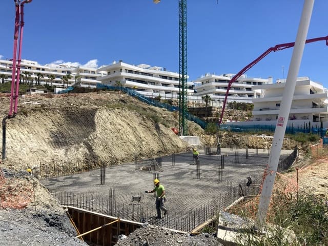 Apartamento de 3 habitaciones en Guadalobón, Estepona en venta con piscina garaje - 710.000 € (Ref: 9672497)