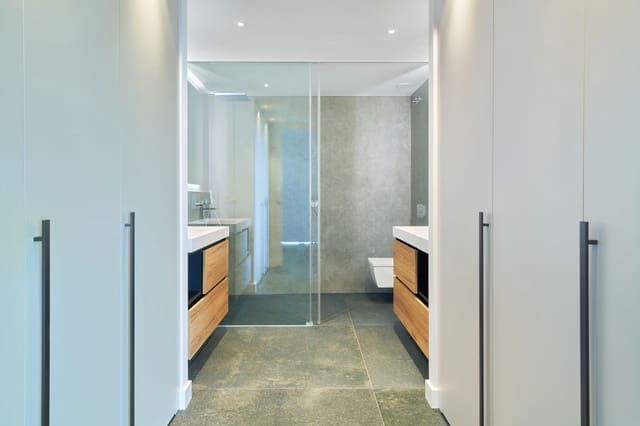 2 soverom Leilighet til salgs i Las Gaviotas  - Carvajal, Fuengirola med svømmebasseng garasje - € 995 000 (Ref: 9672531)