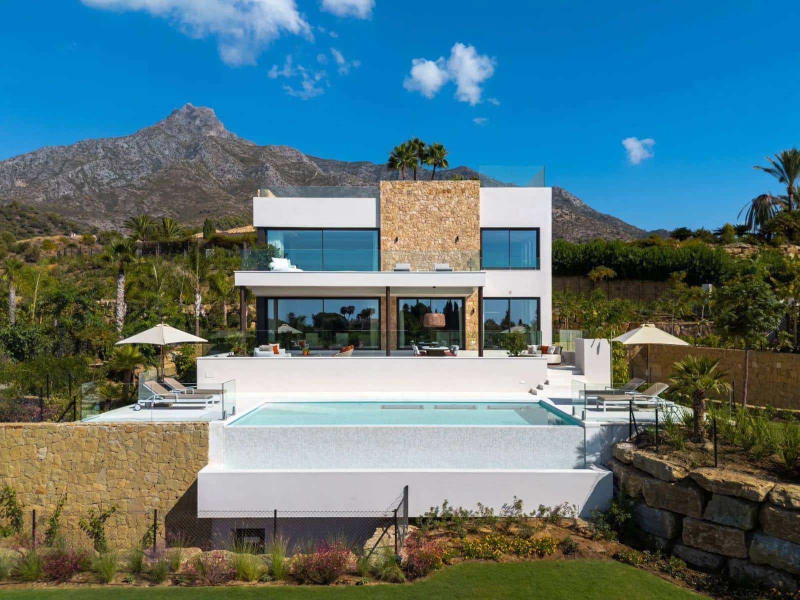 5 makuuhuone Huvila myytävänä paikassa Marbella mukana uima-altaan 
autotalli - 14 995 000 € (Ref: 9672596)