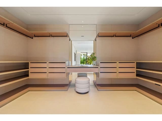 5 sypialnia Willa na sprzedaż w Lomas De Marbella, Marbella z basenem garażem - 5 995 000 € (Ref: 9672602)