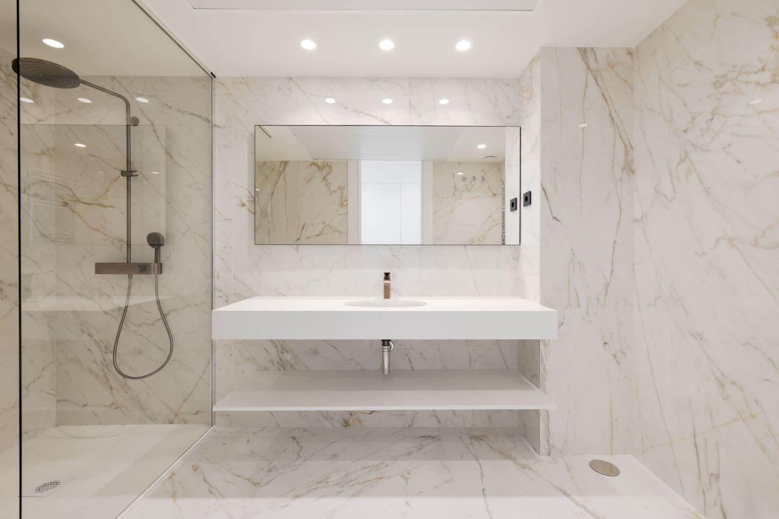 Apartamento de 3 habitaciones en New Golden Mile en venta con piscina garaje - 1.372.710 € (Ref: 9672662)