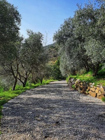 5 quarto Quinta/Casa Rural para venda em Estepona com piscina garagem - 315 000 € (Ref: 9746772)