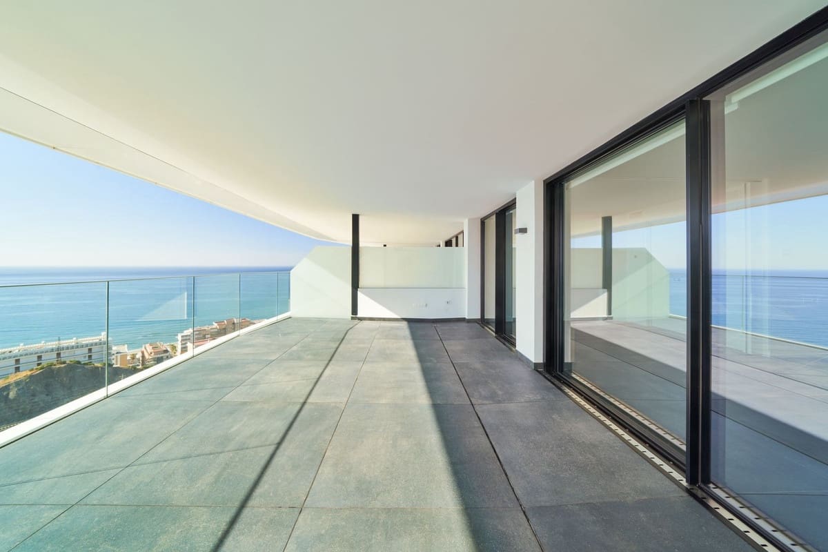 Apartamento de 2 habitaciones en Fuengirola en venta con piscina garaje - 995.000 € (Ref: 9751329)