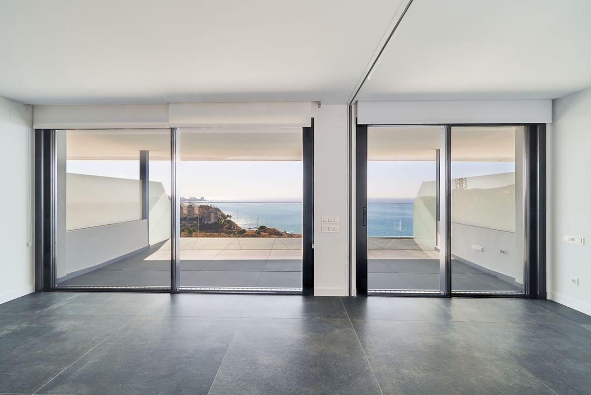 Apartamento de 2 habitaciones en Fuengirola en venta con piscina garaje - 995.000 € (Ref: 9751329)