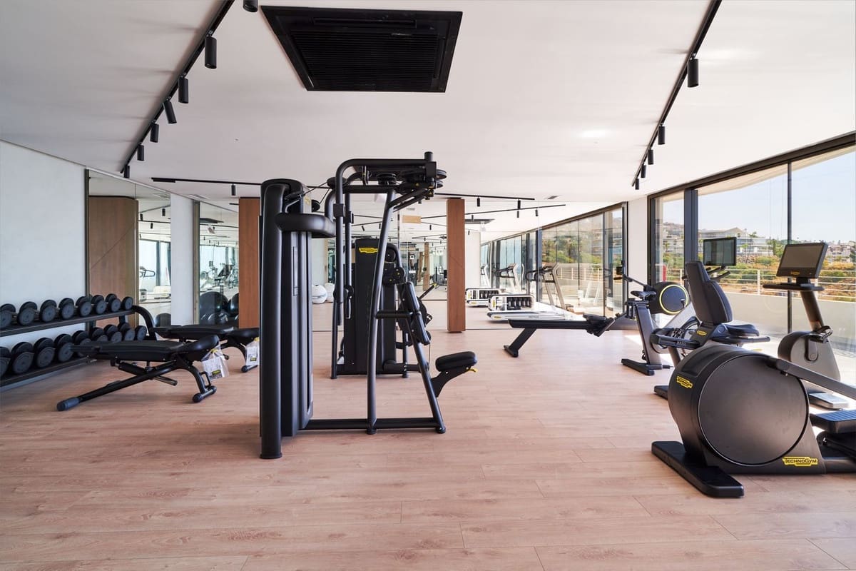 Apartamento de 2 habitaciones en Fuengirola en venta con piscina garaje - 995.000 € (Ref: 9751329)