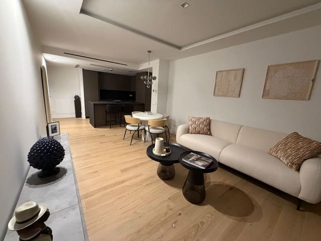 2 makuuhuone Huoneisto myytävänä paikassa Zona Puerto Deportivo, Fuengirola mukana uima-altaan 
autotalli - 599 000 € (Ref: 9751330)