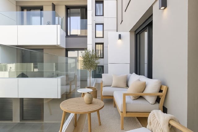 2 makuuhuone Huoneisto myytävänä paikassa Zona Puerto Deportivo, Fuengirola mukana uima-altaan 
autotalli - 599 000 € (Ref: 9751330)