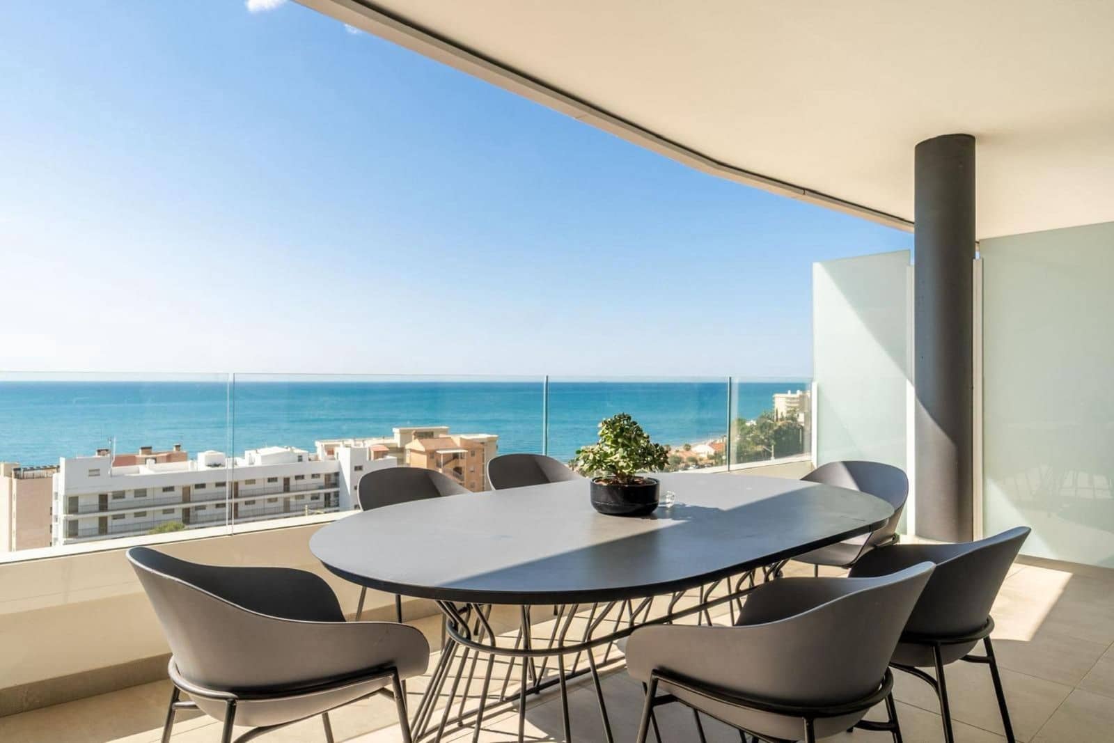 2 soveværelse Lejlighed til salg i Fuengirola med swimmingpool garage - € 649.000 (Ref: 9786869)