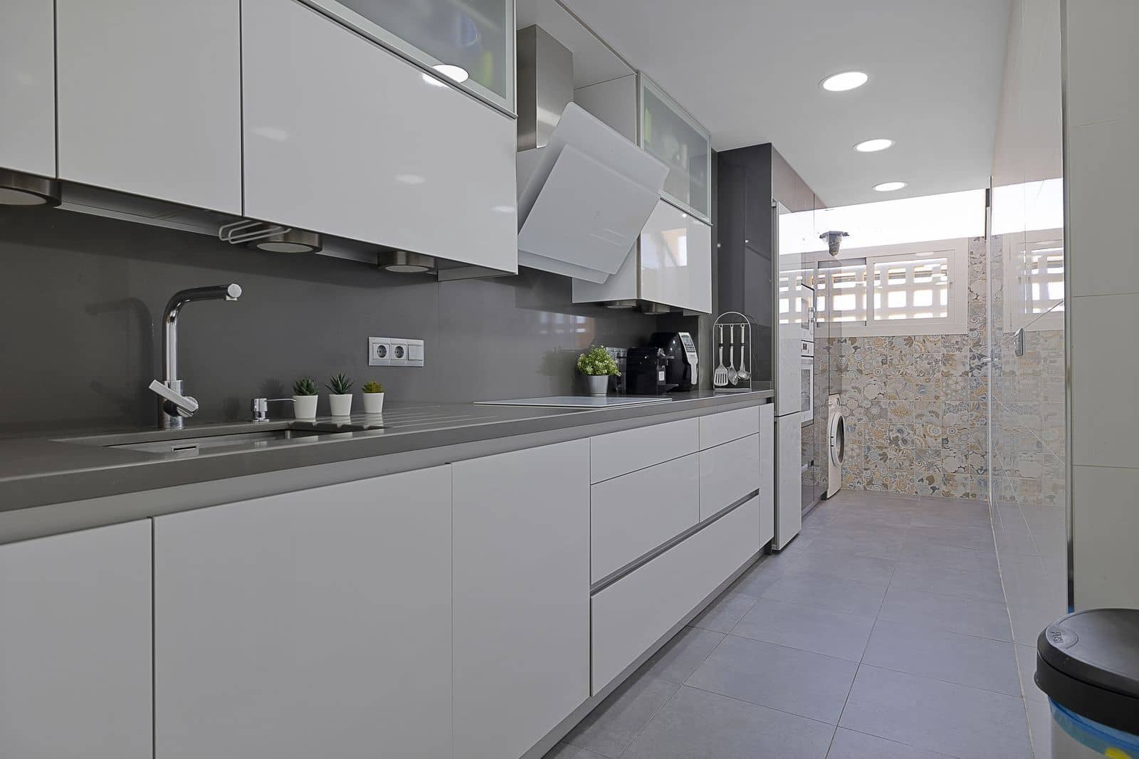 2 bedroom Apartment for sale in Torrequebrada with pool garage - € 390,000 (Ref: 9786870)