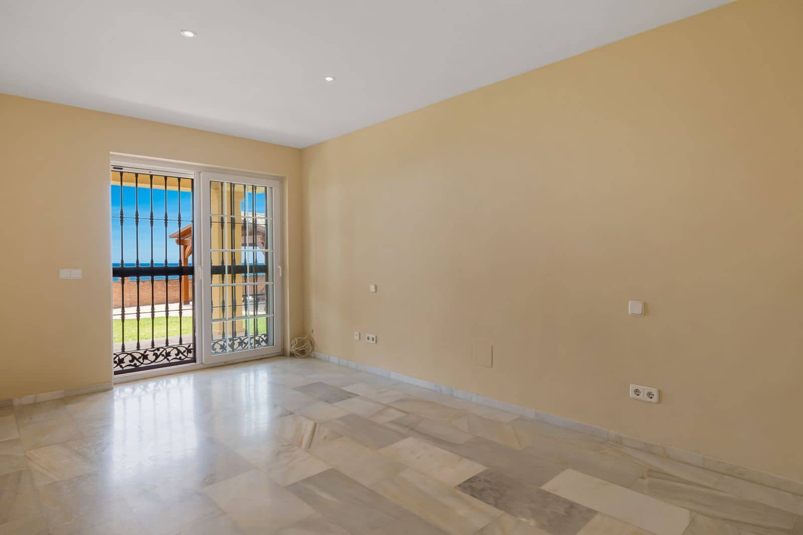 4 bedroom Villa for sale in La Capellania with pool garage - € 1,795,000 (Ref: 9786878)