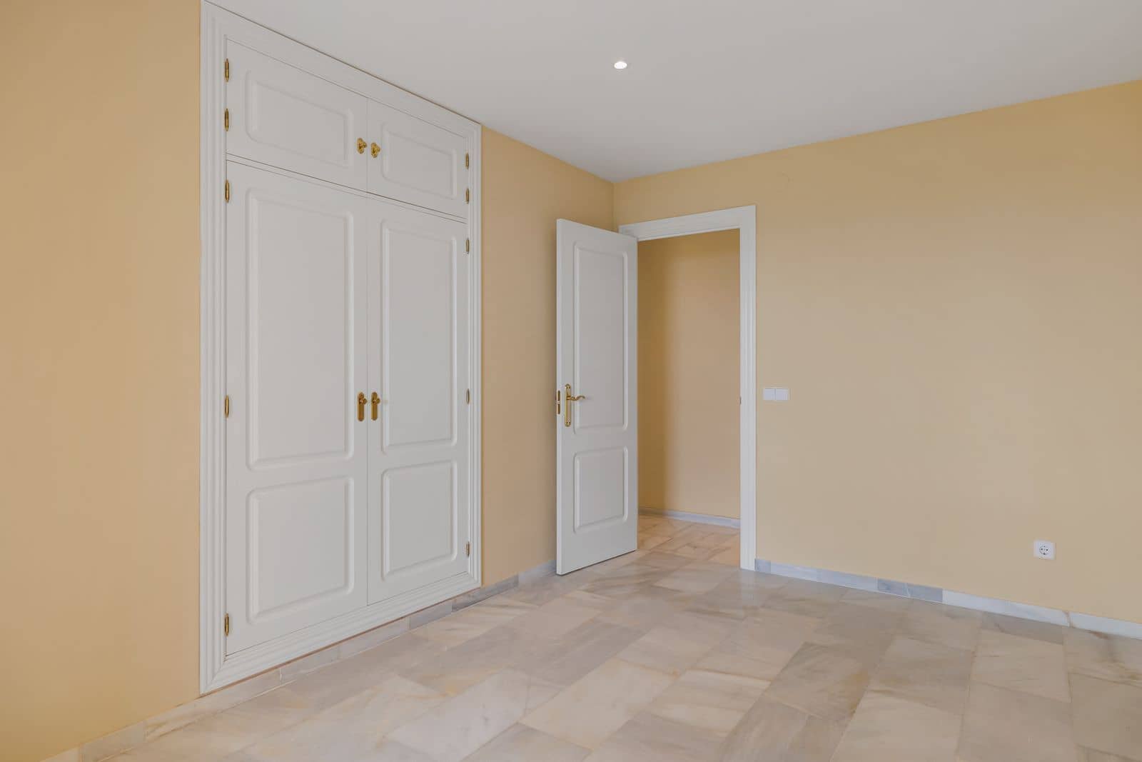 4 bedroom Villa for sale in La Capellania with pool garage - € 1,795,000 (Ref: 9786878)