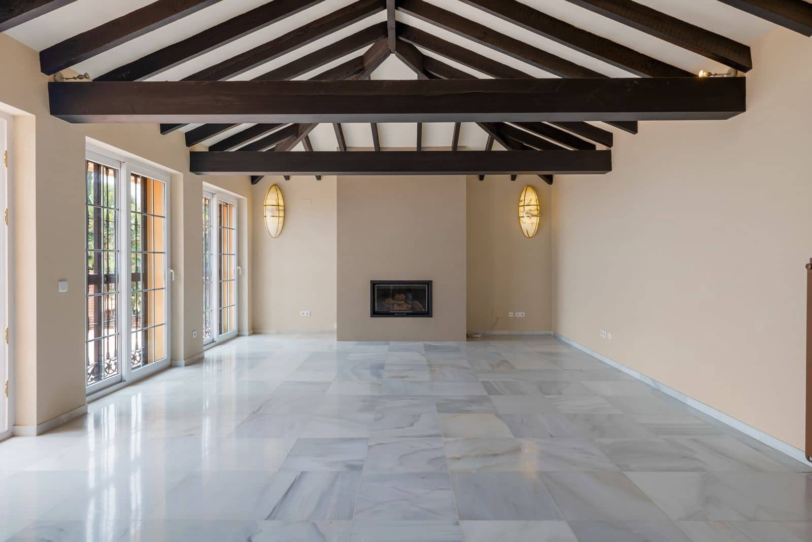 4 bedroom Villa for sale in La Capellania with pool garage - € 1,795,000 (Ref: 9786878)