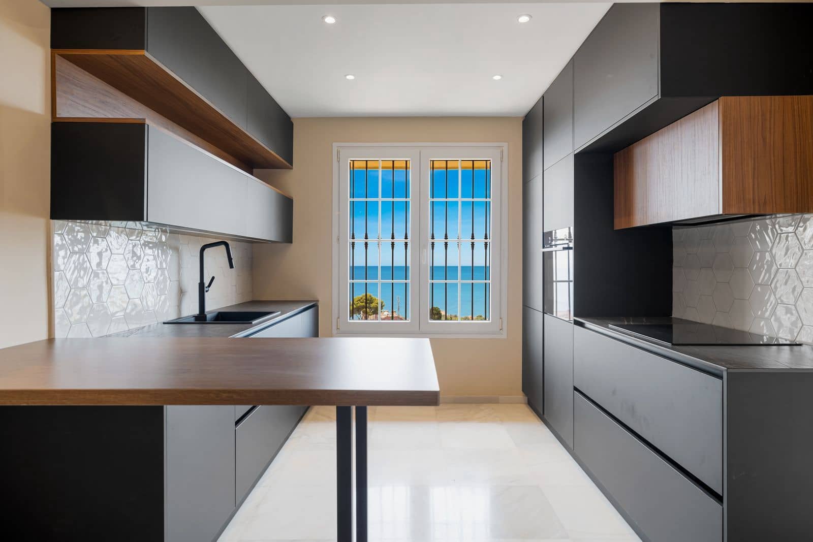 4 bedroom Villa for sale in La Capellania with pool garage - € 1,795,000 (Ref: 9786878)