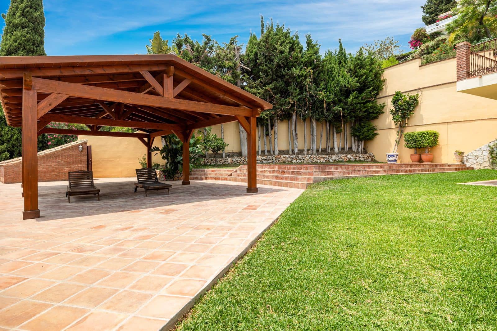 4 bedroom Villa for sale in La Capellania with pool garage - € 1,795,000 (Ref: 9786878)