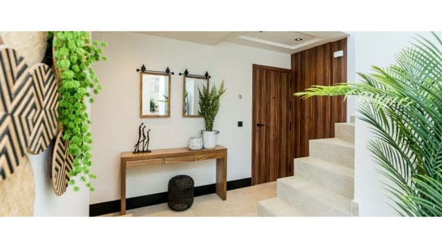 3 soverom Leilighet til salgs i Los Naranjos, Marbella med svømmebasseng garasje - € 950 000 (Ref: 9786912)