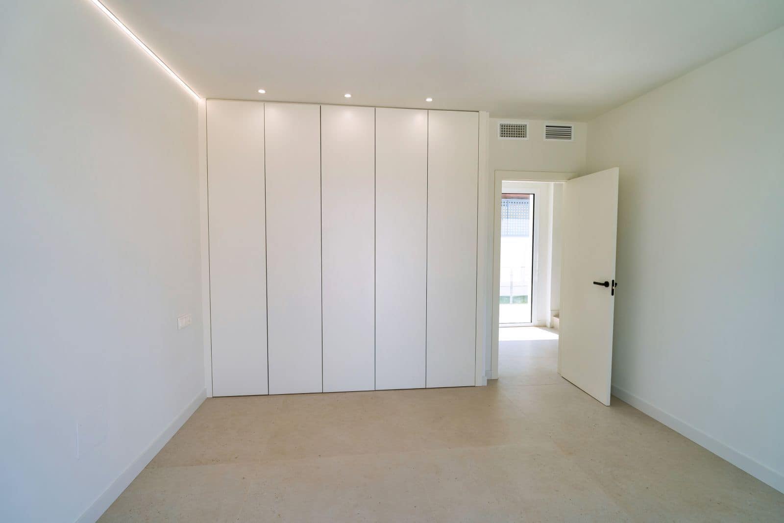 4 soveværelse Villa til salg i Alhaurin de la Torre med swimmingpool garage - € 890.000 (Ref: 9786940)