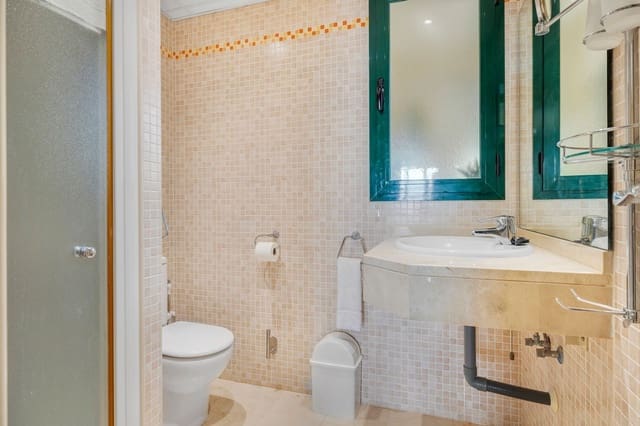 Apartamento de 2 habitaciones en Cortijo Torrequebrada, Benalmádena en venta con piscina garaje - 365.000 € (Ref: 9793731)