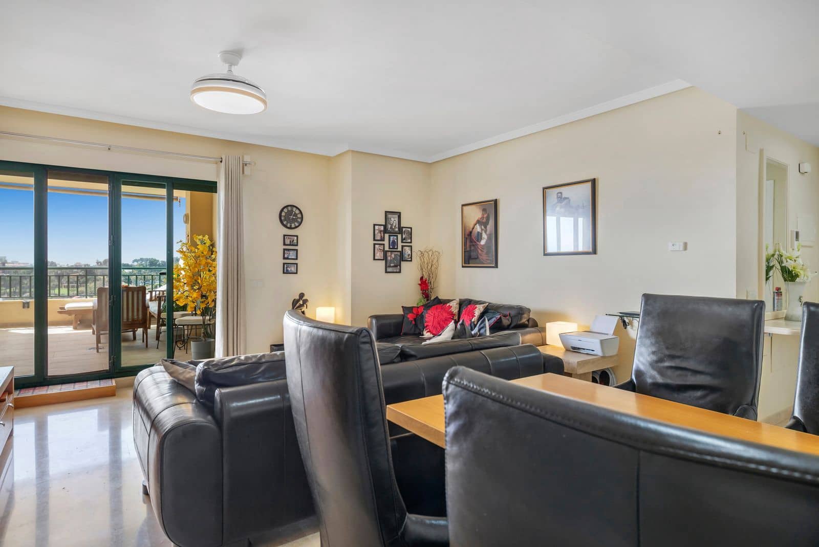 Apartamento de 2 habitaciones en Torrequebrada en venta con piscina garaje - 365.000 € (Ref: 9793731)