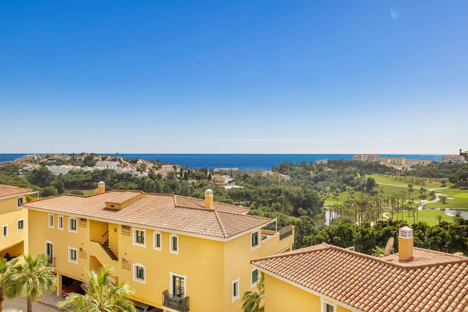 Apartamento de 2 habitaciones en Torrequebrada en venta con piscina garaje - 365.000 € (Ref: 9793731)