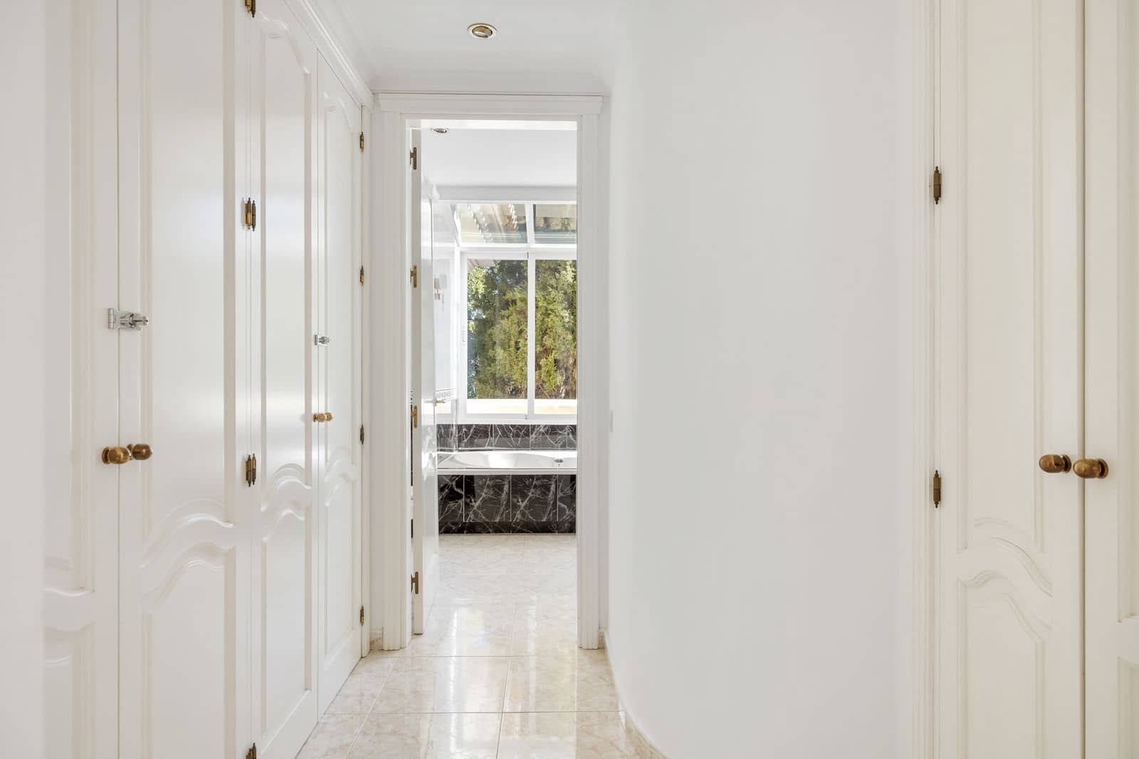 5 soveværelse Villa til salg i Marbella med swimmingpool garage - € 1.995.000 (Ref: 9814823)
