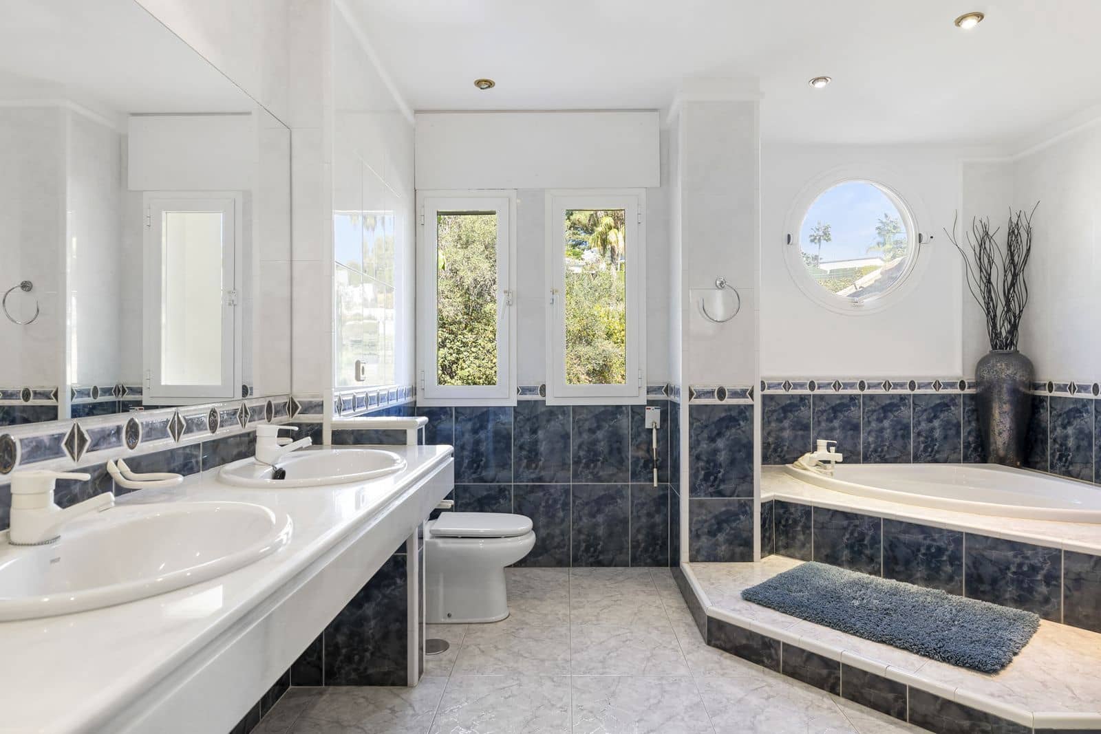 5 soveværelse Villa til salg i Marbella med swimmingpool garage - € 1.995.000 (Ref: 9814823)