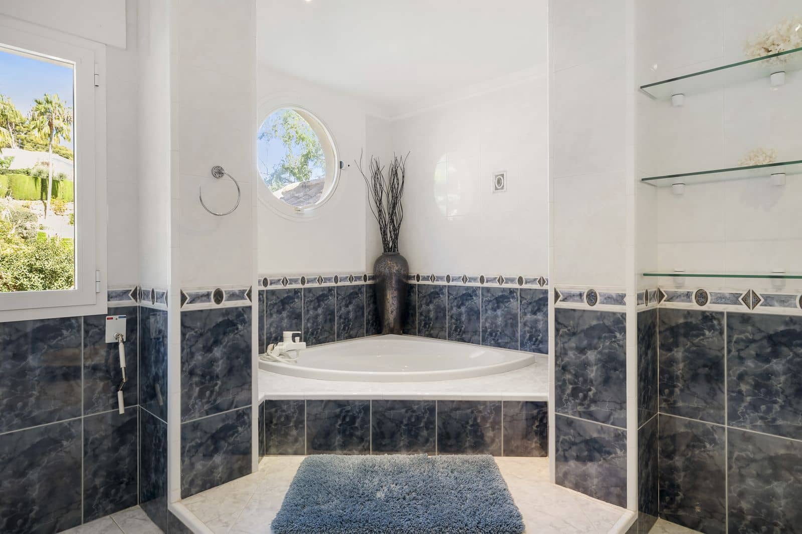 5 soveværelse Villa til salg i Marbella med swimmingpool garage - € 1.995.000 (Ref: 9814823)