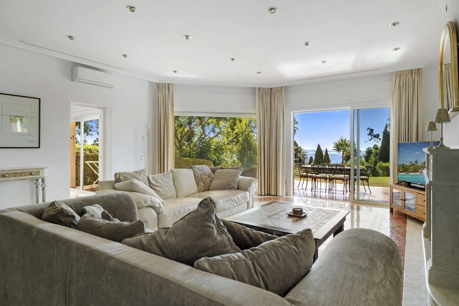 5 soveværelse Villa til salg i Marbella med swimmingpool garage - € 1.995.000 (Ref: 9814823)