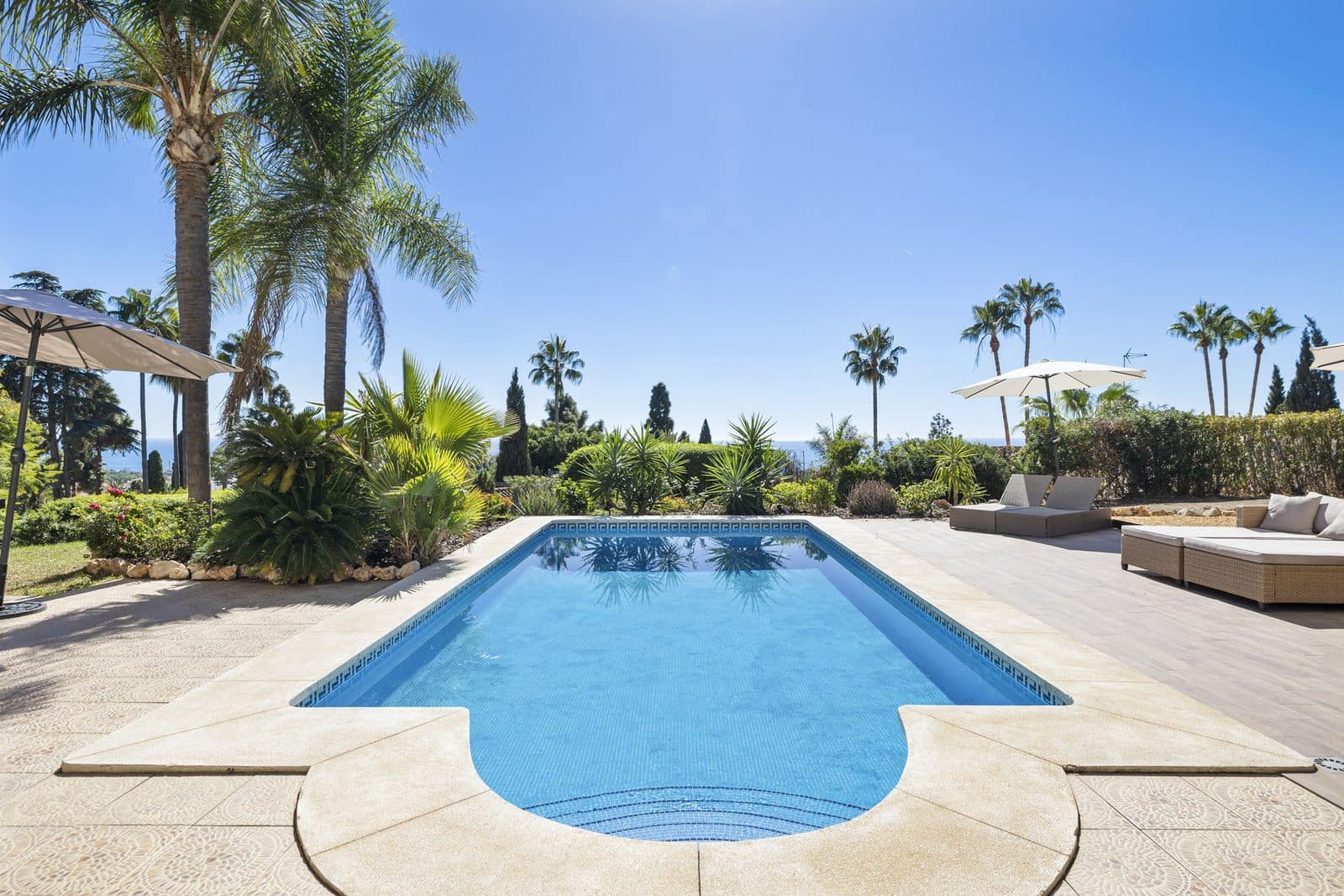 5 soveværelse Villa til salg i Marbella med swimmingpool garage - € 1.995.000 (Ref: 9814823)