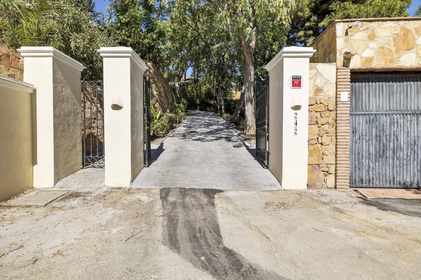 5 soveværelse Villa til salg i Marbella med swimmingpool garage - € 1.995.000 (Ref: 9814823)