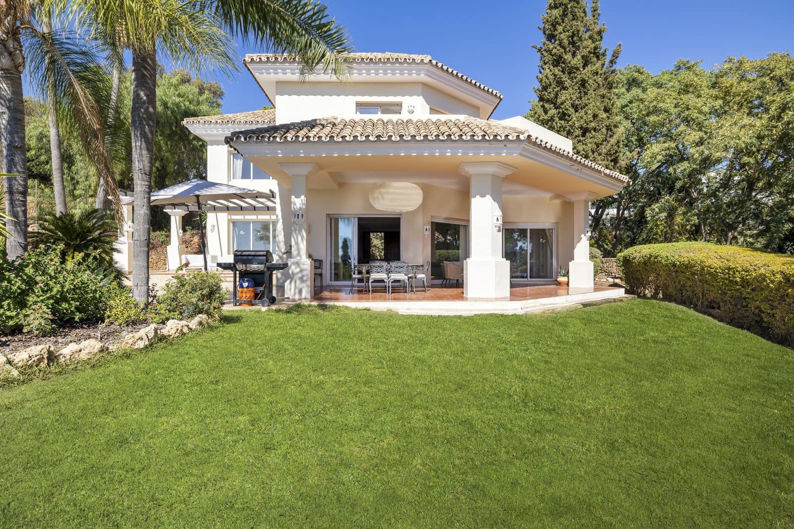 5 soveværelse Villa til salg i Marbella med swimmingpool garage - € 1.995.000 (Ref: 9814823)