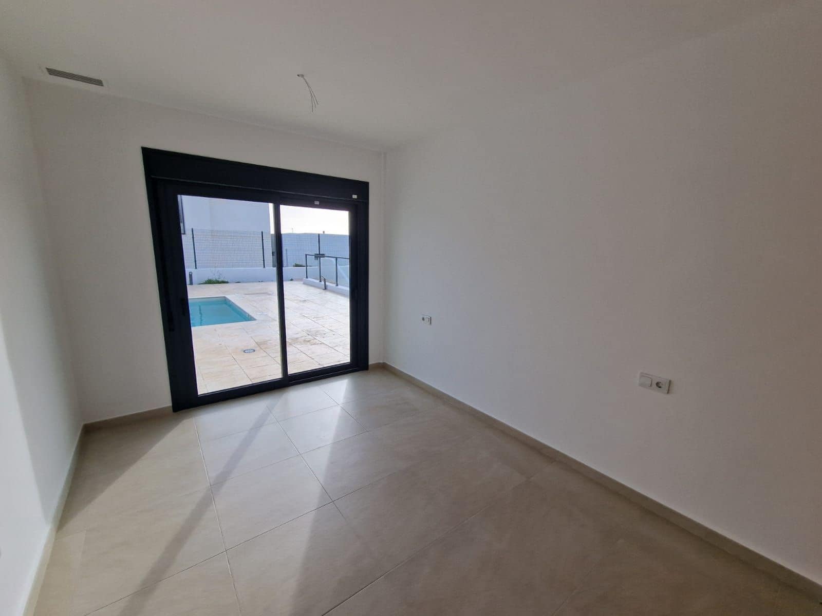 4 soverom Villa til salgs i Manilva med svømmebasseng garasje - € 780 000 (Ref: 9822769)