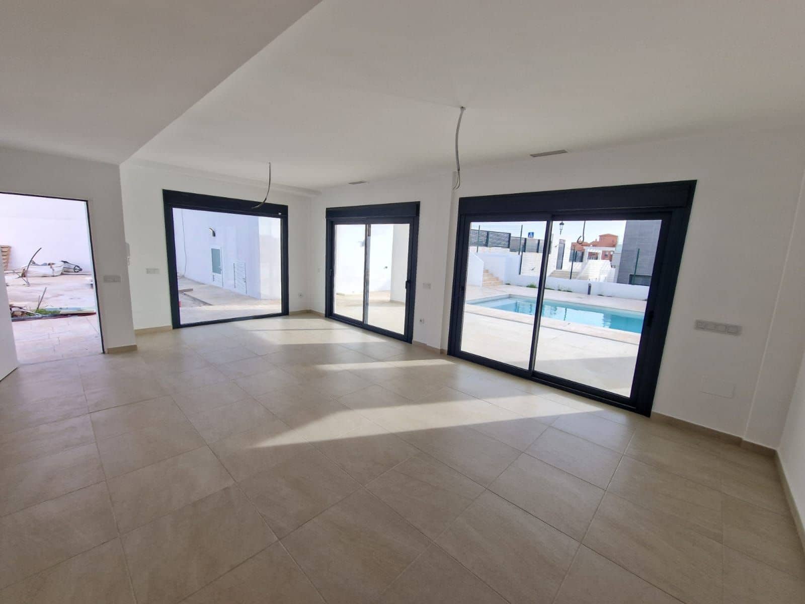 4 soverom Villa til salgs i Manilva med svømmebasseng garasje - € 780 000 (Ref: 9822769)