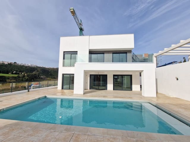 4 soverom Villa til salgs i Castillo de la Duquesa, Manilva med svømmebasseng garasje - € 780 000 (Ref: 9822769)