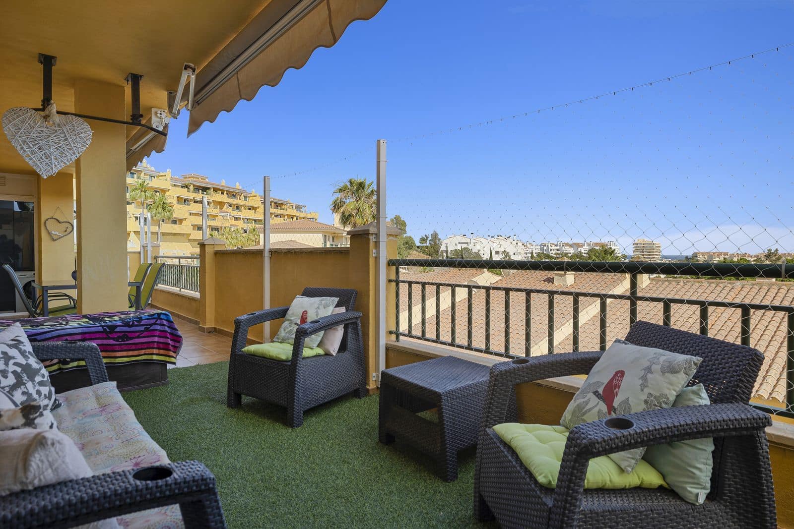 2 bedroom Apartment for sale in Torrequebrada with pool garage - € 390,000 (Ref: 9907264)