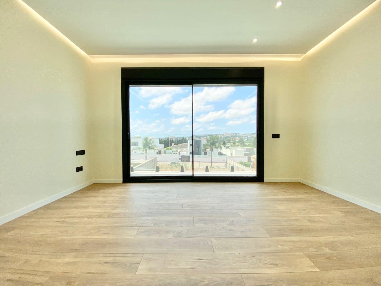 2 soverom Villa til salgs i Mijas med svømmebasseng garasje - € 1 400 000 (Ref: 9995668)