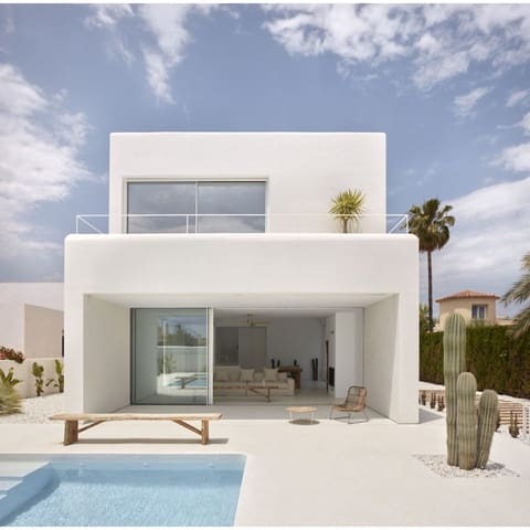 Chalet de 3 habitaciones en Valle Romano Golf, Estepona en venta con piscina garaje - 1.100.000 € (Ref: 9996869)