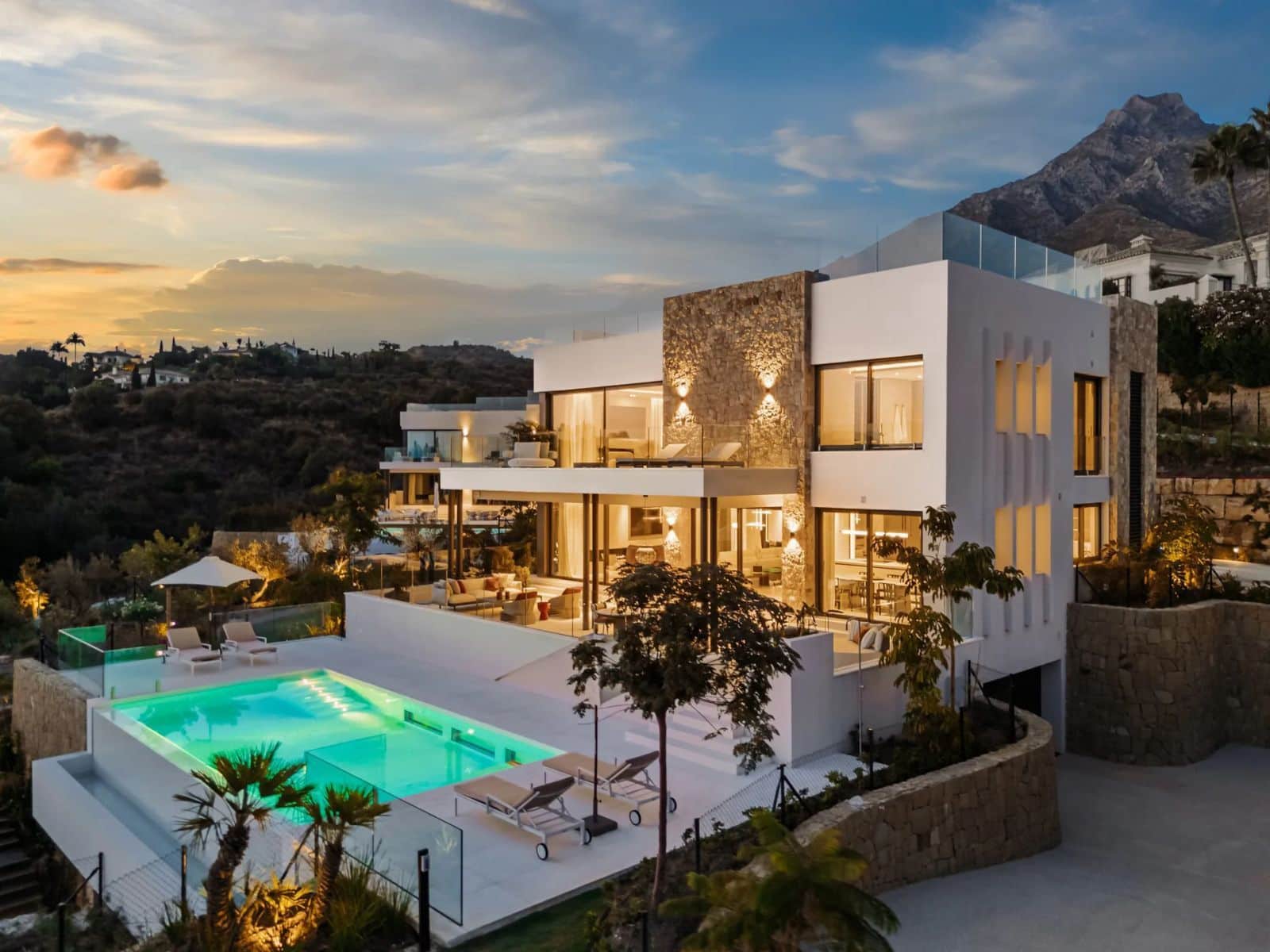 Chalet de 5 habitaciones en Marbella en venta con piscina garaje - 14.995.000 € (Ref: 9996890)