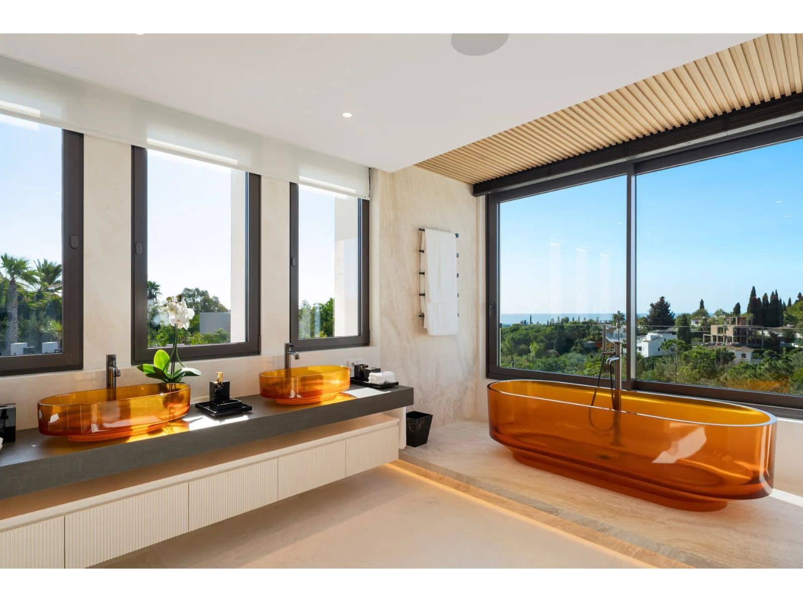 Chalet de 5 habitaciones en Marbella en venta con piscina garaje - 14.995.000 € (Ref: 9996890)