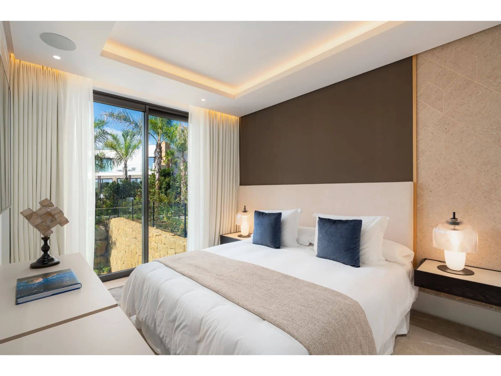 Chalet de 5 habitaciones en Marbella en venta con piscina garaje - 14.995.000 € (Ref: 9996890)