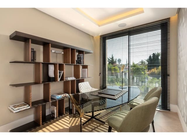 Chalet de 5 habitaciones en Nagüeles Alto, Marbella en venta con piscina garaje - 14.995.000 € (Ref: 9996890)
