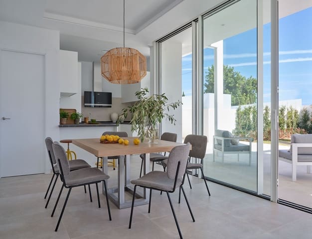 4 bedroom Villa for sale in Valdeolletas - Las Cancelas - Xarblanca, Marbella with pool garage - € 1,890,000 (Ref: 9998602)