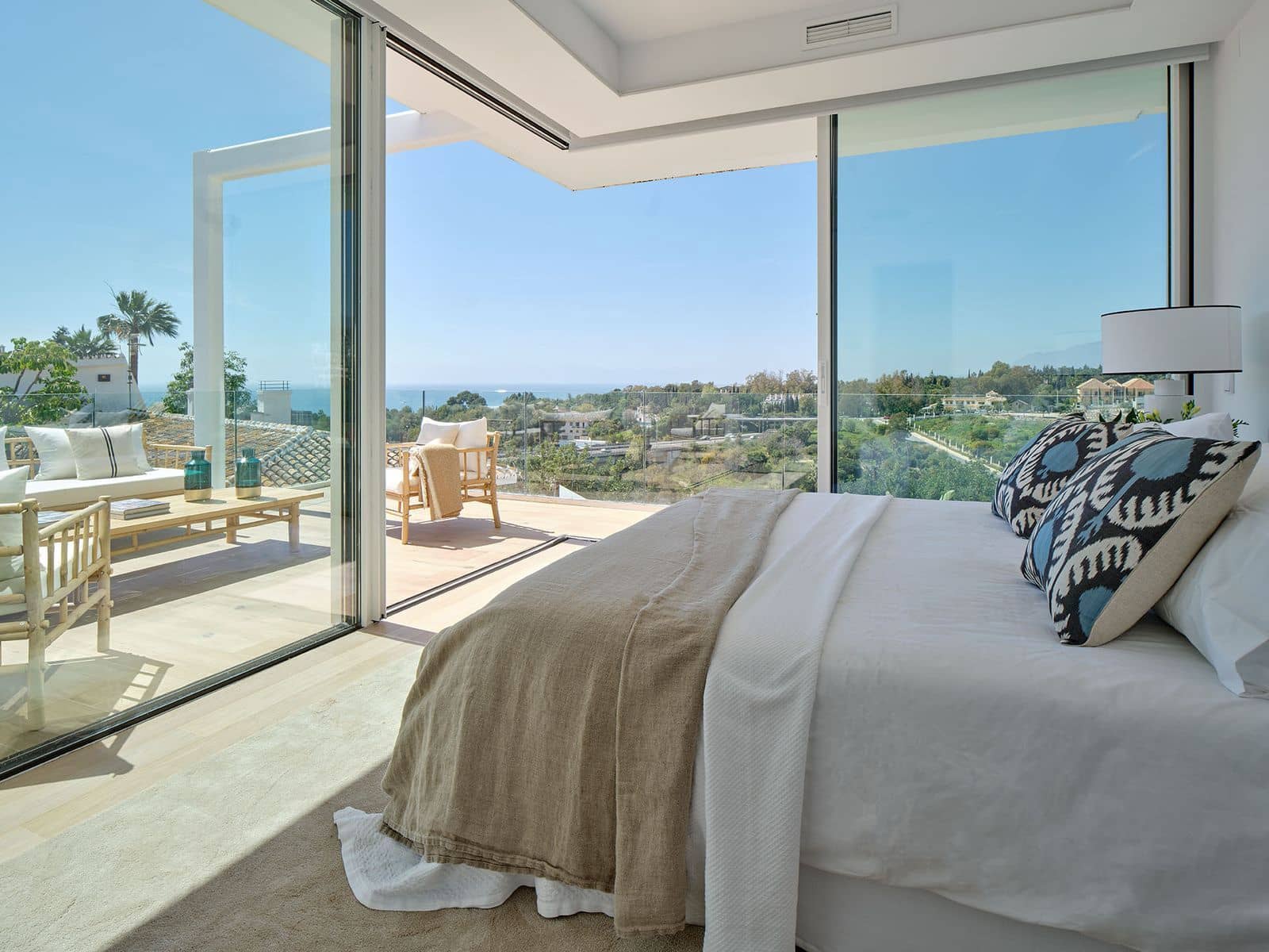 4 bedroom Villa for sale in Marbella with pool garage - € 1,890,000 (Ref: 9998602)