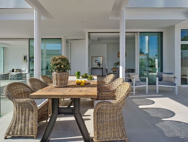 4 bedroom Villa for sale in Valdeolletas - Las Cancelas - Xarblanca, Marbella with pool garage - € 1,890,000 (Ref: 9998602)