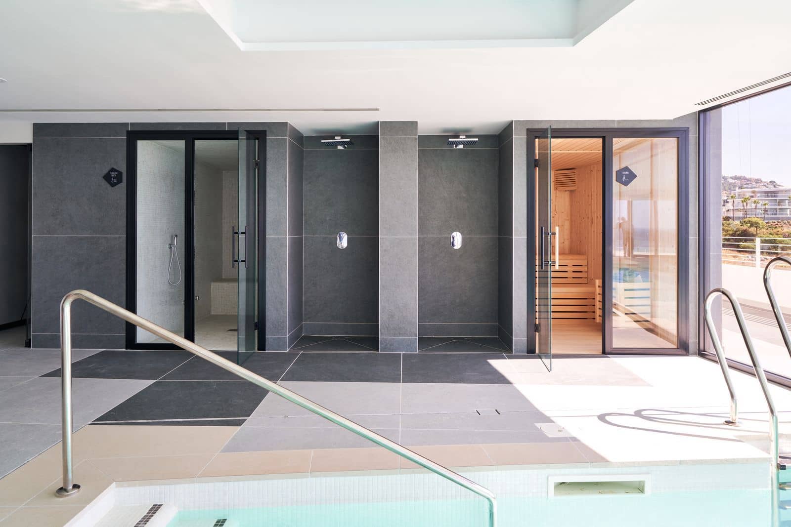 2 soveværelse Lejlighed til salg i Fuengirola med swimmingpool garage - € 995.000 (Ref: 9998661)