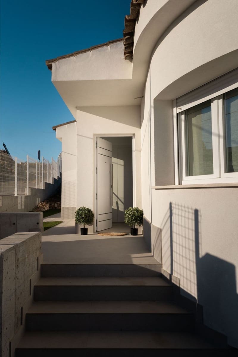 3 soveværelse Villa til salg i Vinuela med swimmingpool garage - € 305.000 (Ref: 9998735)