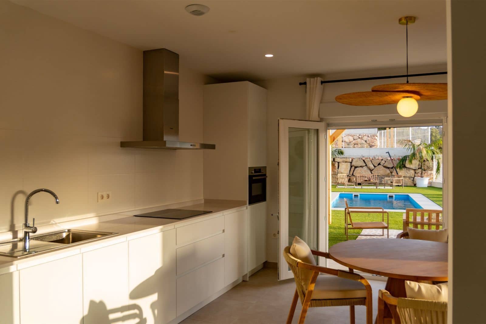 3 soveværelse Villa til salg i Vinuela med swimmingpool garage - € 305.000 (Ref: 9998735)