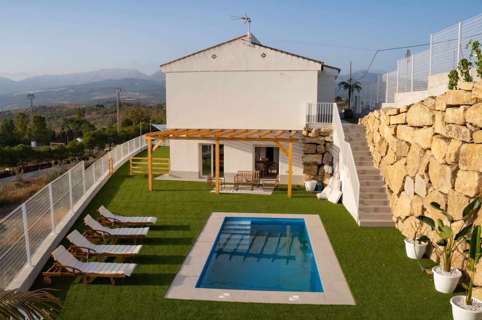 3 soveværelse Villa til salg i Vinuela med swimmingpool garage - € 305.000 (Ref: 9998735)