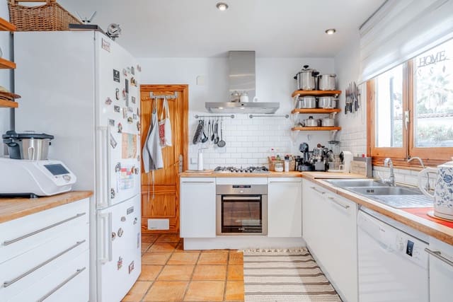 5 makuuhuone Omakotitalo myytävänä paikassa La Nucia - 350 000 € (Ref: 9410721)