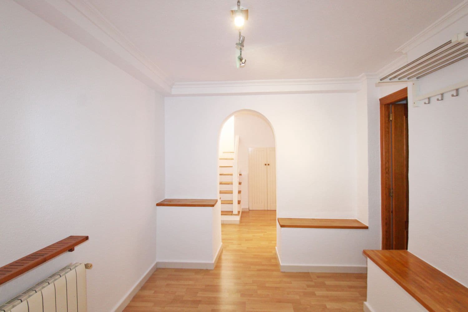 5 soveværelse Semi-Rækkehus til salg i La Nucia - € 350.000 (Ref: 9410721)