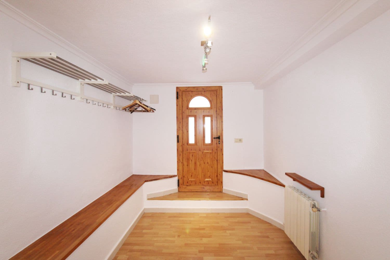 5 soveværelse Semi-Rækkehus til salg i La Nucia - € 350.000 (Ref: 9410721)